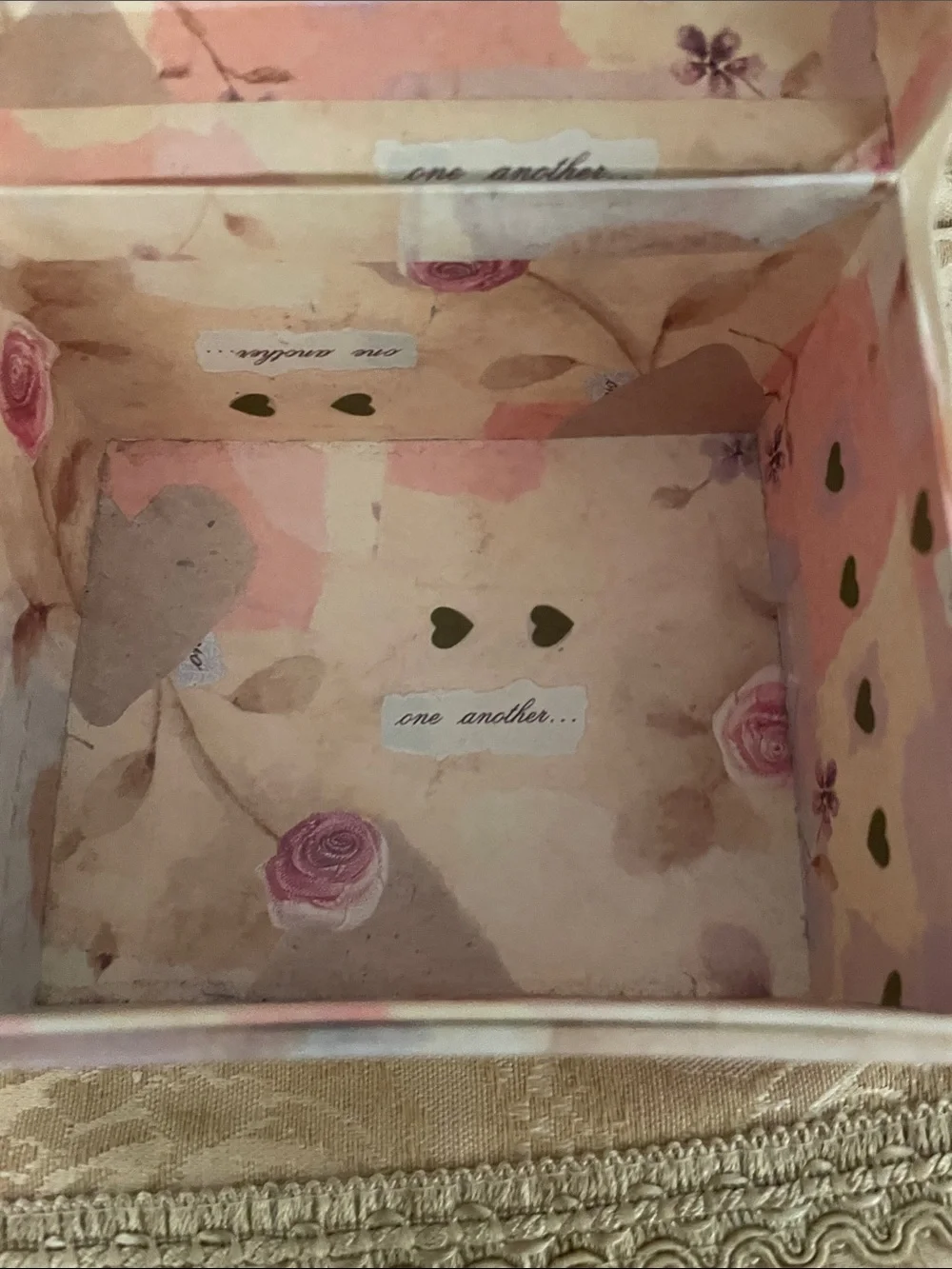 Vintage Tri-Coastal Designs, Inc.  botanical+ hearts Dome Keepsakes box. 5x4”